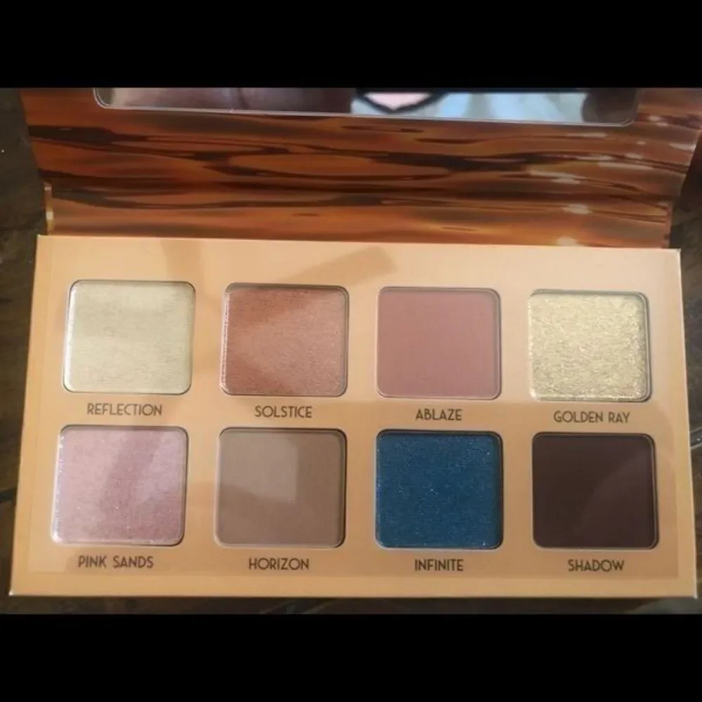 NWT. Golden Hour mango butter eyeshadow palette